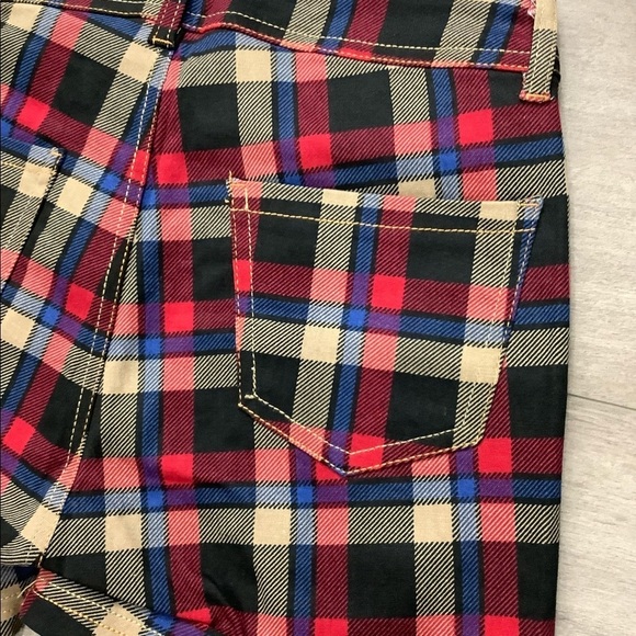 Women's DIVA S Small 4 - 6 Tartan Plaid Black Tan Red Khakis Chino Shorts NWOT - Picture 6 of 7